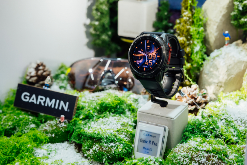 悟空体育携手Garmin 推出首款Micro LED智慧手表