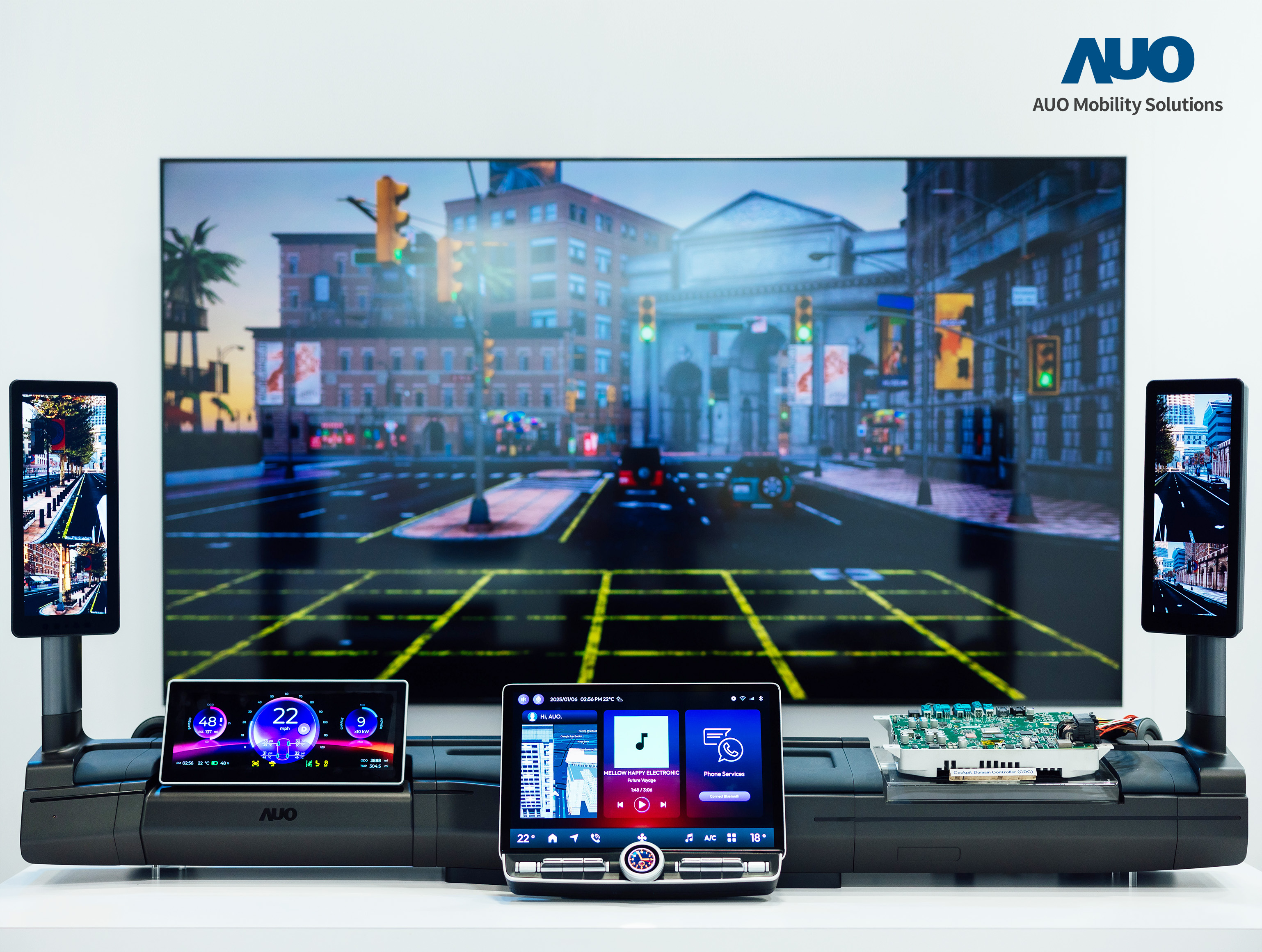 友達智慧移動推出智慧座艙域控平台，支援CDC、分區架構並整合AI運算模組，提供智慧體感與座艙互動功能，驅動個人化座艙功能全面升級。