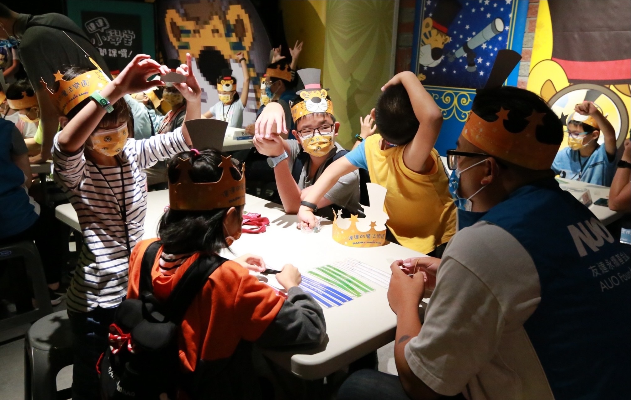 悟空体育以永续理念推动全人教育计划，内外结盟储备科普教育人才，荣获亚太永续行动奖社会共融面的金奖肯定