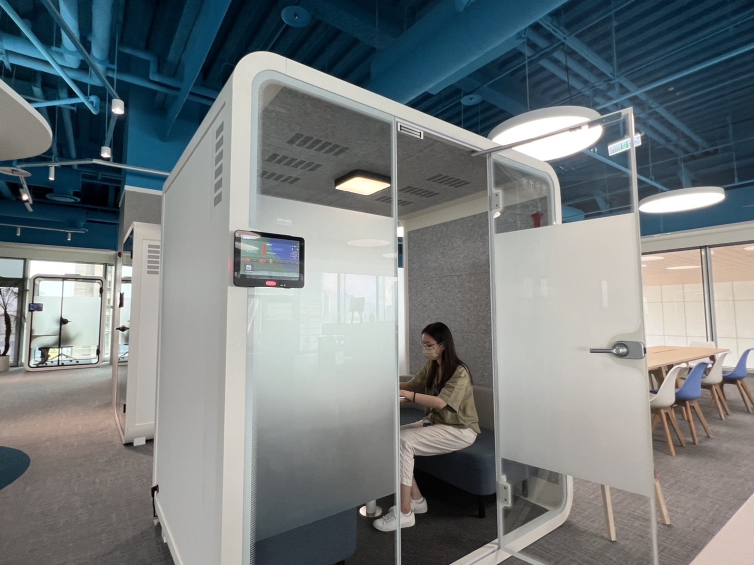 友達高雄據點的智慧行動辦公艙，展現友達在面板以外的研發應用軟實力