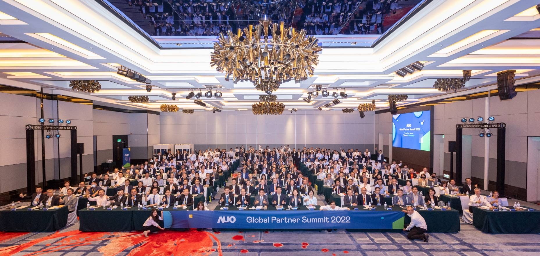 友達推動「安心、創新、用心、同心、盡心」五星職旅，為菲籍員工打造全方位照護，首度贏得「人權實踐與發展領袖獎」殊榮