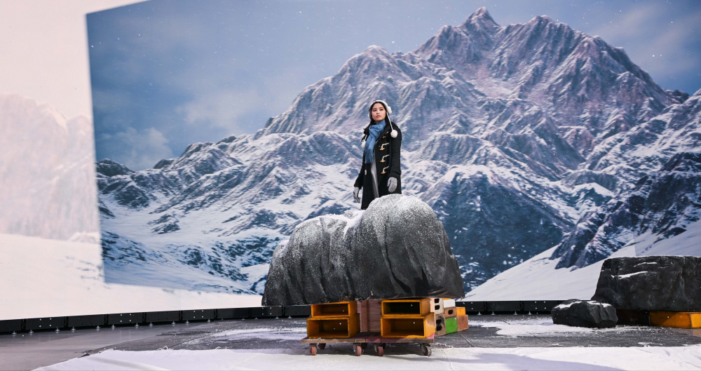 友達顯示屏專業調校技術與專案安裝經驗，使顯示屏呈現創作者想表達的精緻內容，讓表演者有沉浸式臨場感使演出逼真