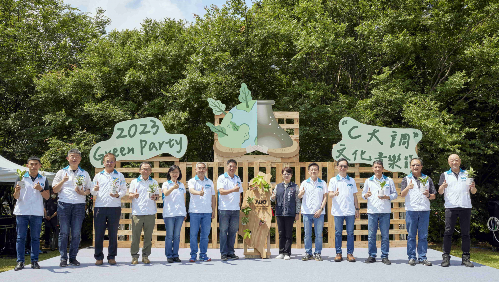 友達光電攜手供應商夥伴及台中市政府，共同倡議及推廣加樹減塑、節能減碳的淨零綠生活