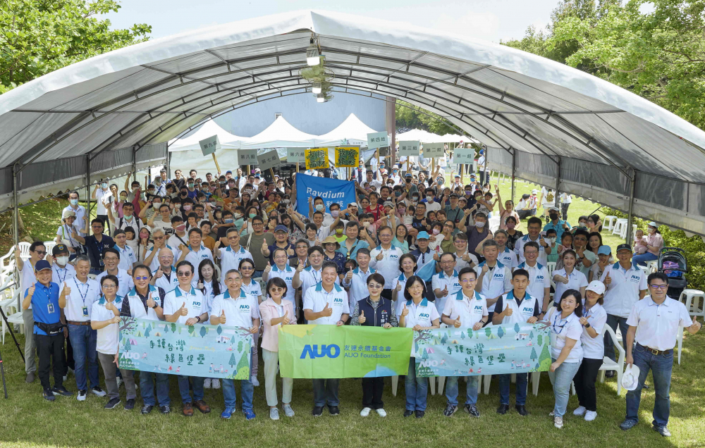 友達永續基金會號召企業志工、在地鄰里、產官學和供應商夥伴齊聚一堂，攜手植樹護樹，以行動實踐對環境友善的承諾
