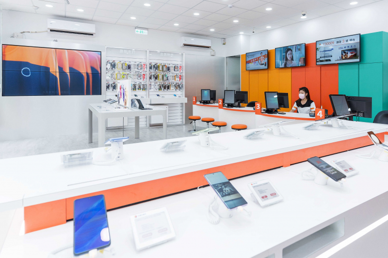 創利空間智慧零售軟硬整合方案，協助台灣大哥大門市完成數位內容行銷系統的佈建，打造全新世代的數位服務據點