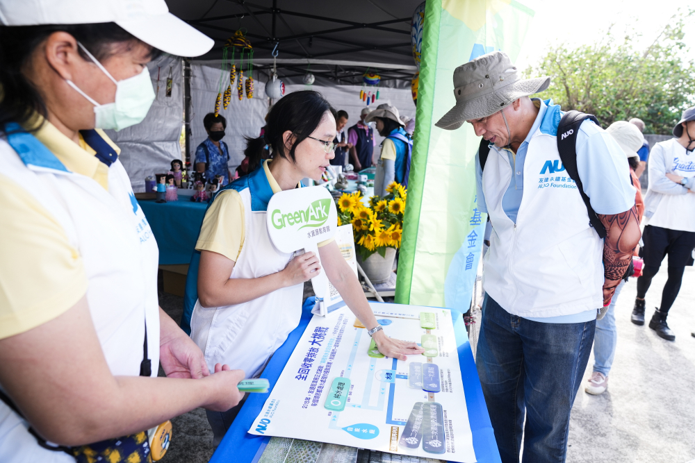2023年友達永續基金會Ocean Party活動攜手社會企業及地方創生團體，策展食衣行等循環再生環教市集，及電動巴士接駁等低碳活動設計，打造減塑低碳的永續淨灘活動