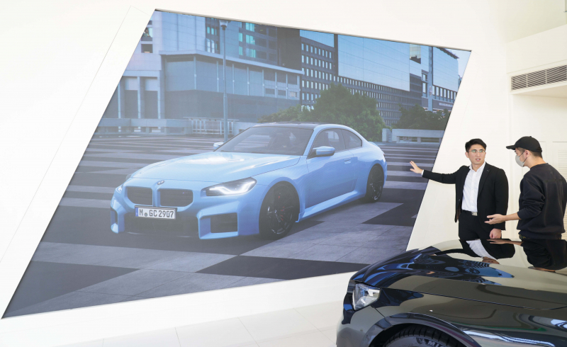 友達首度進軍CES 2024大秀智慧座艙及創利空間Space4M攜手台北汎德落地智慧零售LED沉浸式即時互動展示中心解決方案，透過數位翻新將智慧顯示互動導入多元場域，為汽車業顧客深化賞車情境體驗