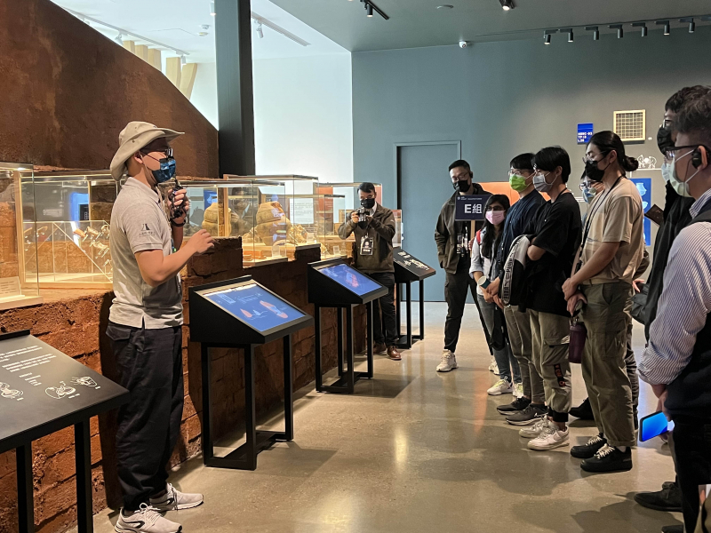 友達招募員工為文化志工，擔任文化館導覽大使，積極推廣文資保存、文史教育