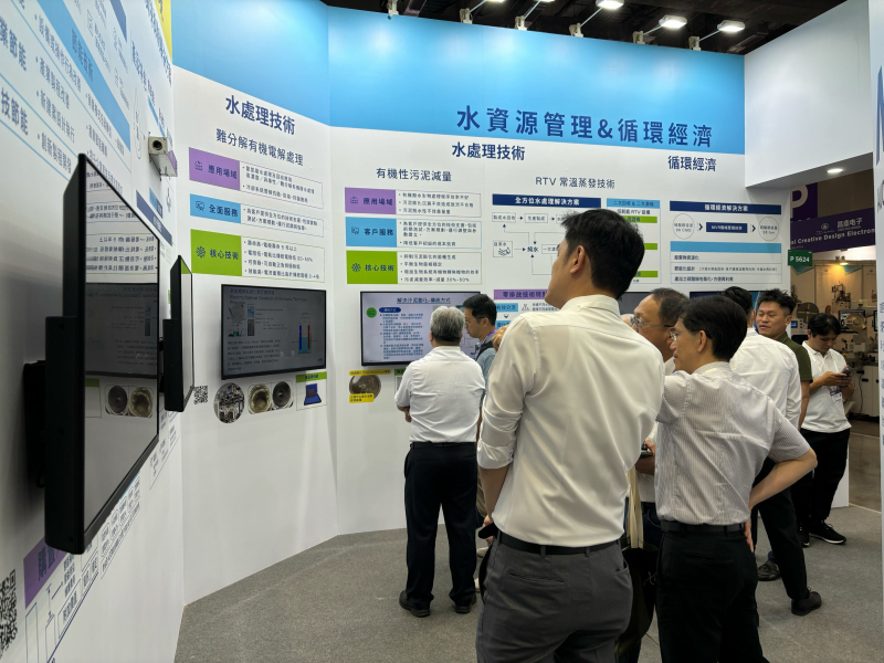 友達以深厚的智慧製造經驗發展永續戰略，積極延伸價值鏈，轉化成可供外界使用的綠色智慧服務，進軍SEMICON Taiwan 2024，提供半導體產業鏈打造AI世代的永續即戰力。