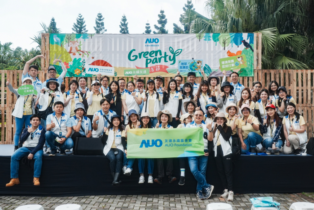 友達積極推動低碳轉型、節能減碳與減塑行動，落實環境承諾與社會責任，榮獲「台灣百大永續典範企業獎」
