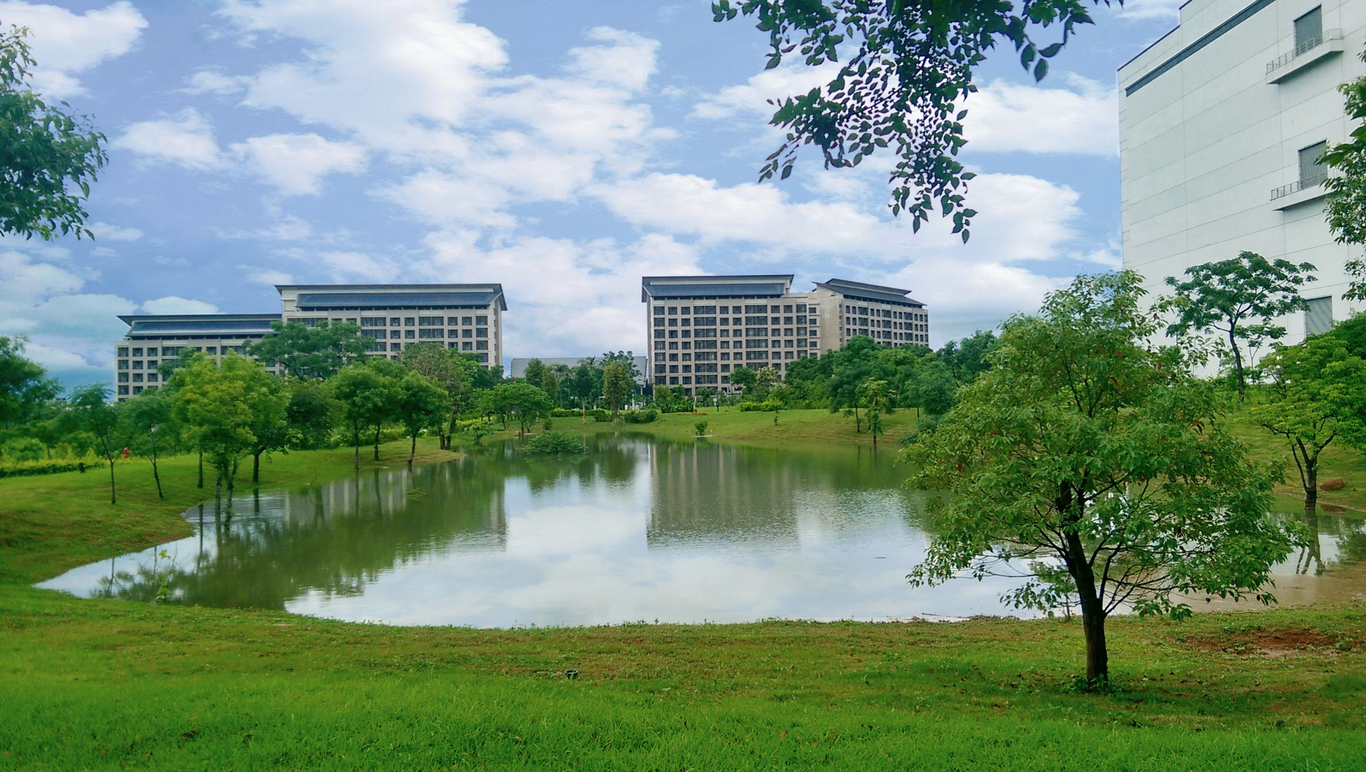 友達在氣候變遷與水安全兩大主題，獲CDP雙A全球領導級肯定。在氣候變遷面，友達重視營運廠區自然共生，透過TNFD國際框架制定自然衝擊相關的調適與減緩策略，強化企業氣候韌性