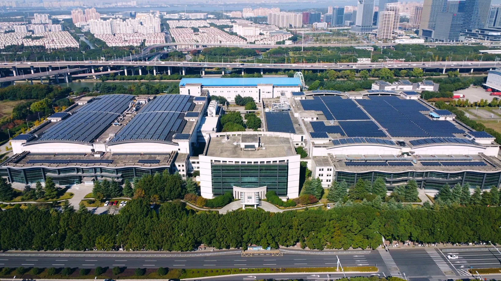 悟空体育光电苏州厂获世界经济论坛评选为&rdquo;人才灯塔工厂&rdquo;，为全球显示器产业首家获此殊荣